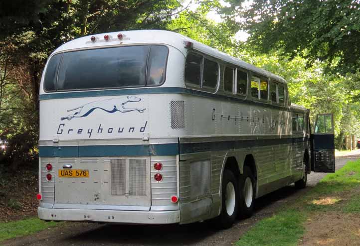 Greyhound GM Scenicruiser UAS576